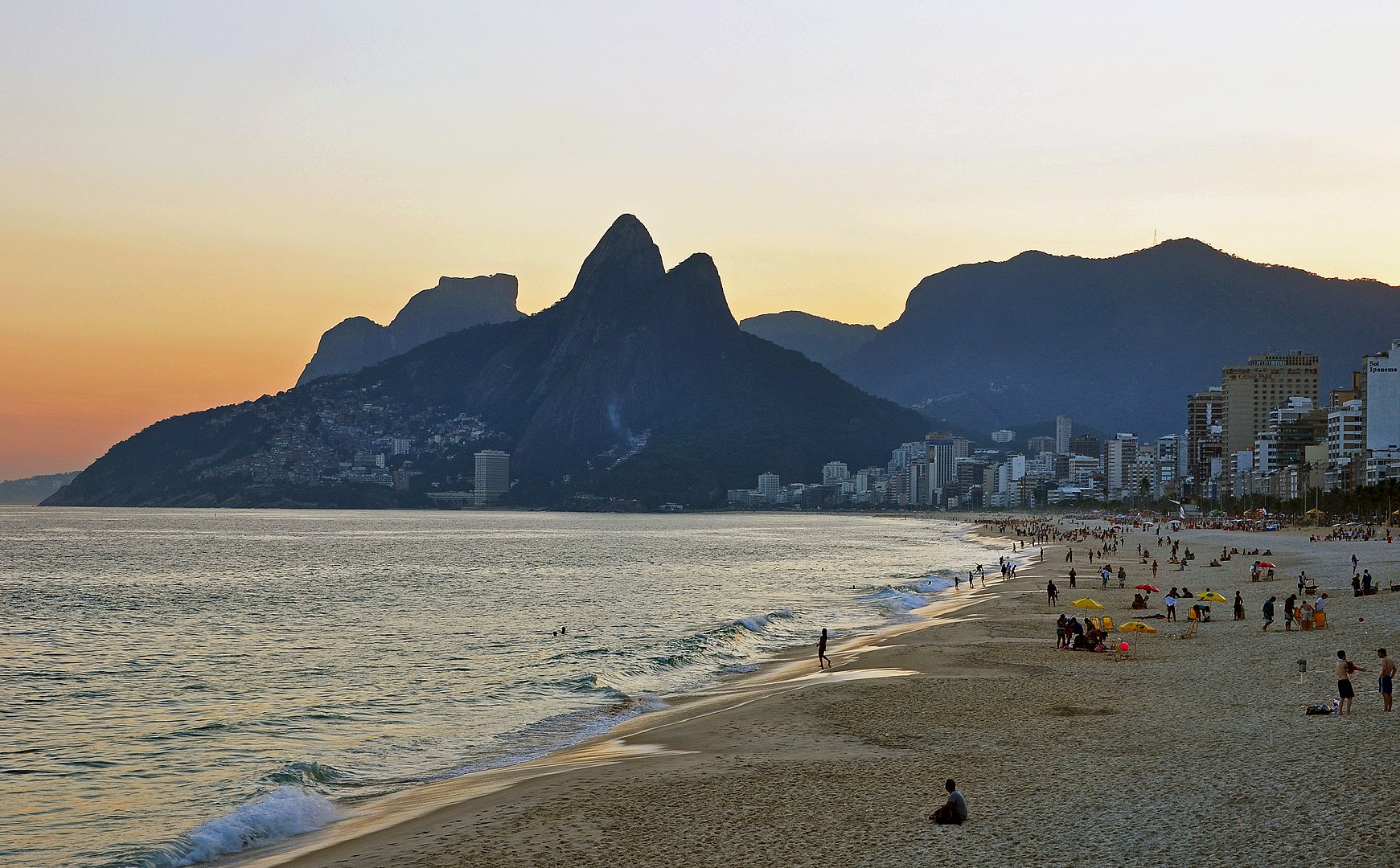 1741px-1_ipanema_beach_vidigal_sunset Ipanema Beach Sunset