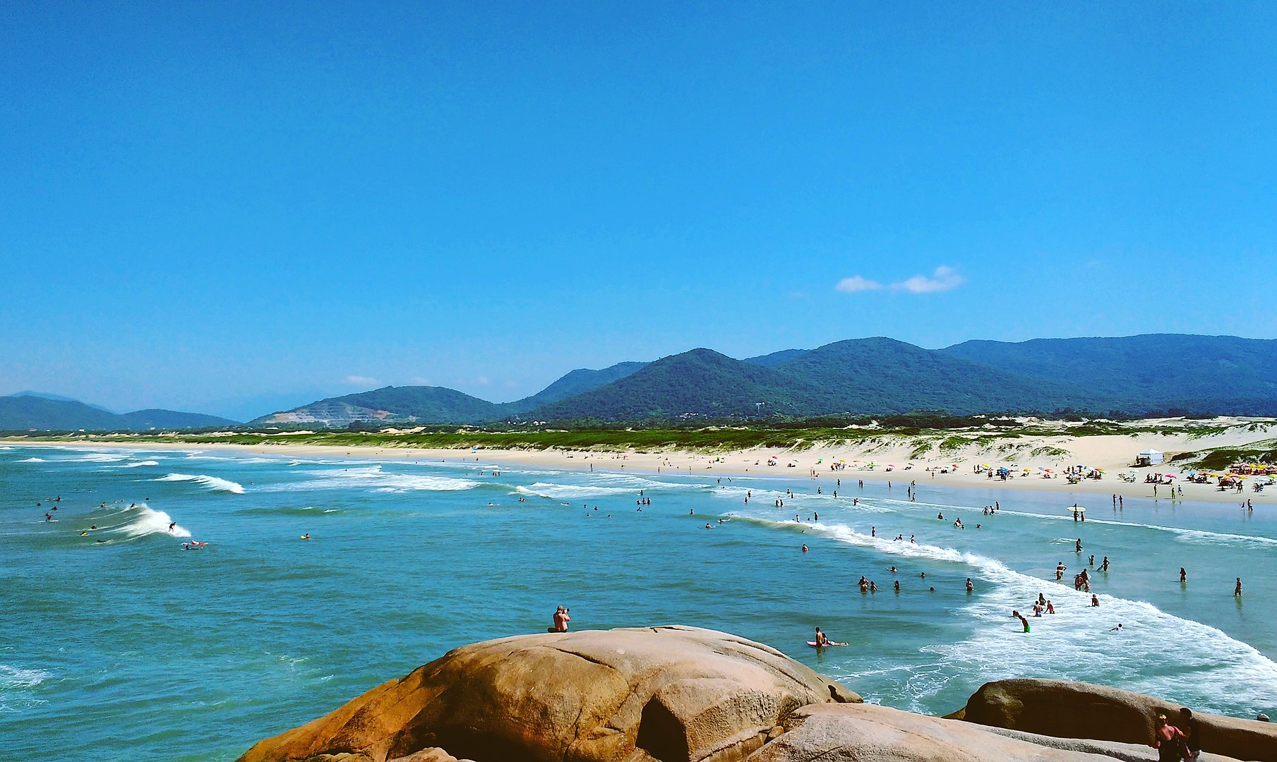 1809px-Praia_da_Joaquina.IMG_ Florianópolis