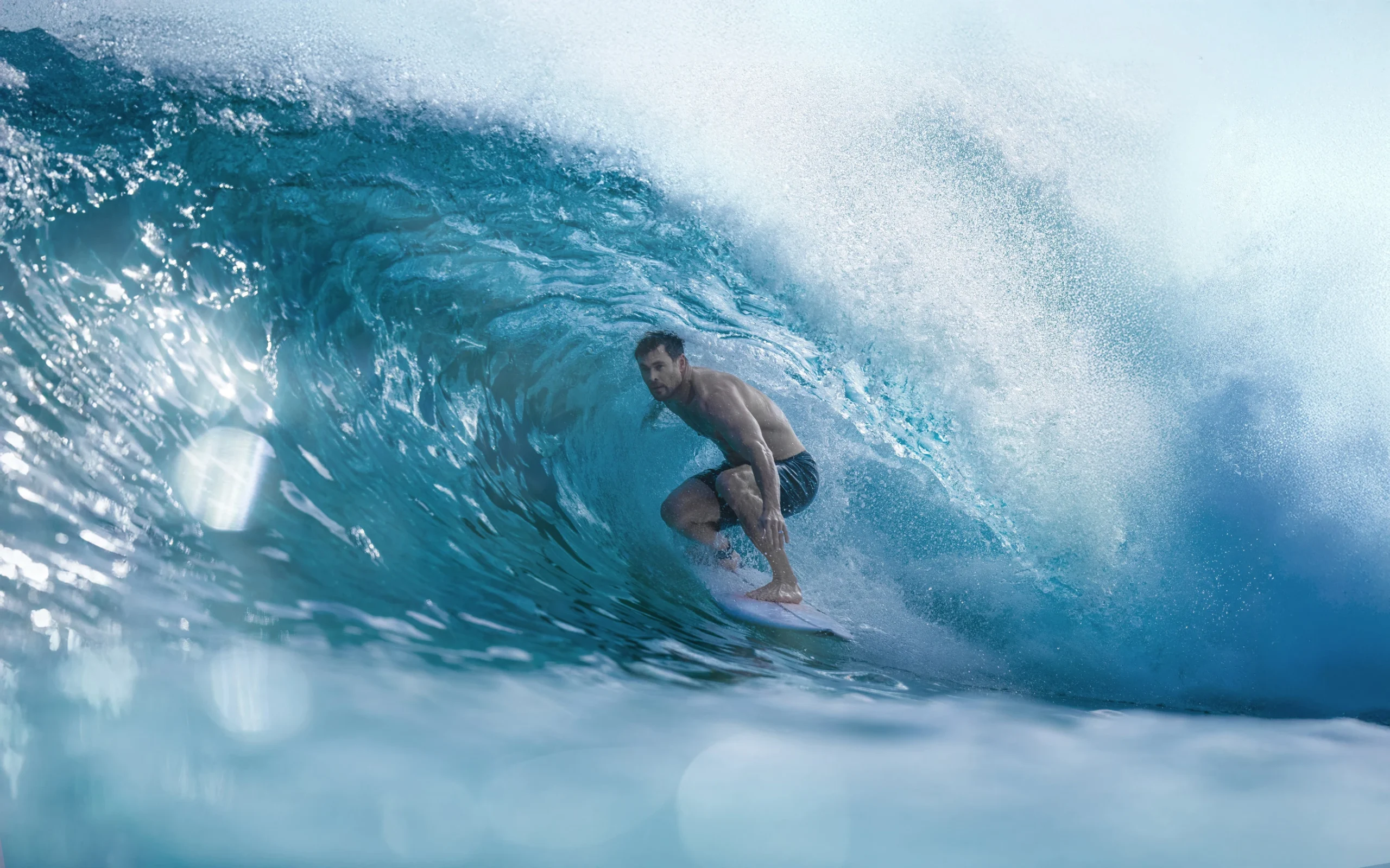 Chris Hemsworth surfing