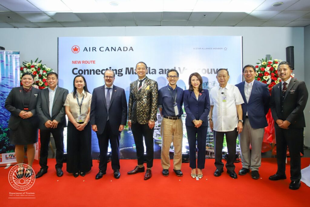Key officials welcoming the passengers for Flight AC 017 at Ninoy Aquino International Airport included DOT Secretary Christina Garcia Frasco (6th to the right) ,DOTr Secretary Vince Dizon (5th to the right), Air Canada officials led by Managing Director Rocky Lo (7th to the left) and Canadian Ambassador to the Philippines H.E. David Hartman. (6th to the left). Also present were New NAIA Infrastructure Corporation (NNIC) Head for Commercial Leasing Cecile Ang (5th to the left), NNIC General Manager Angelito Alvarez (4th to the left) Manila International Airport Authority (MIAA) General Manager Eric Jose Ines (3rd to the left), and CAAP Director General Raul del Rosario (2nd to the left)